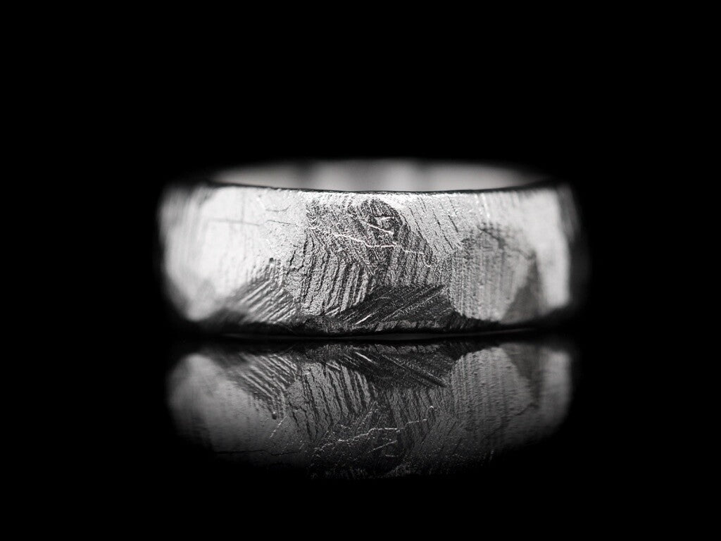 7.5 mm Platinum Hammered Band