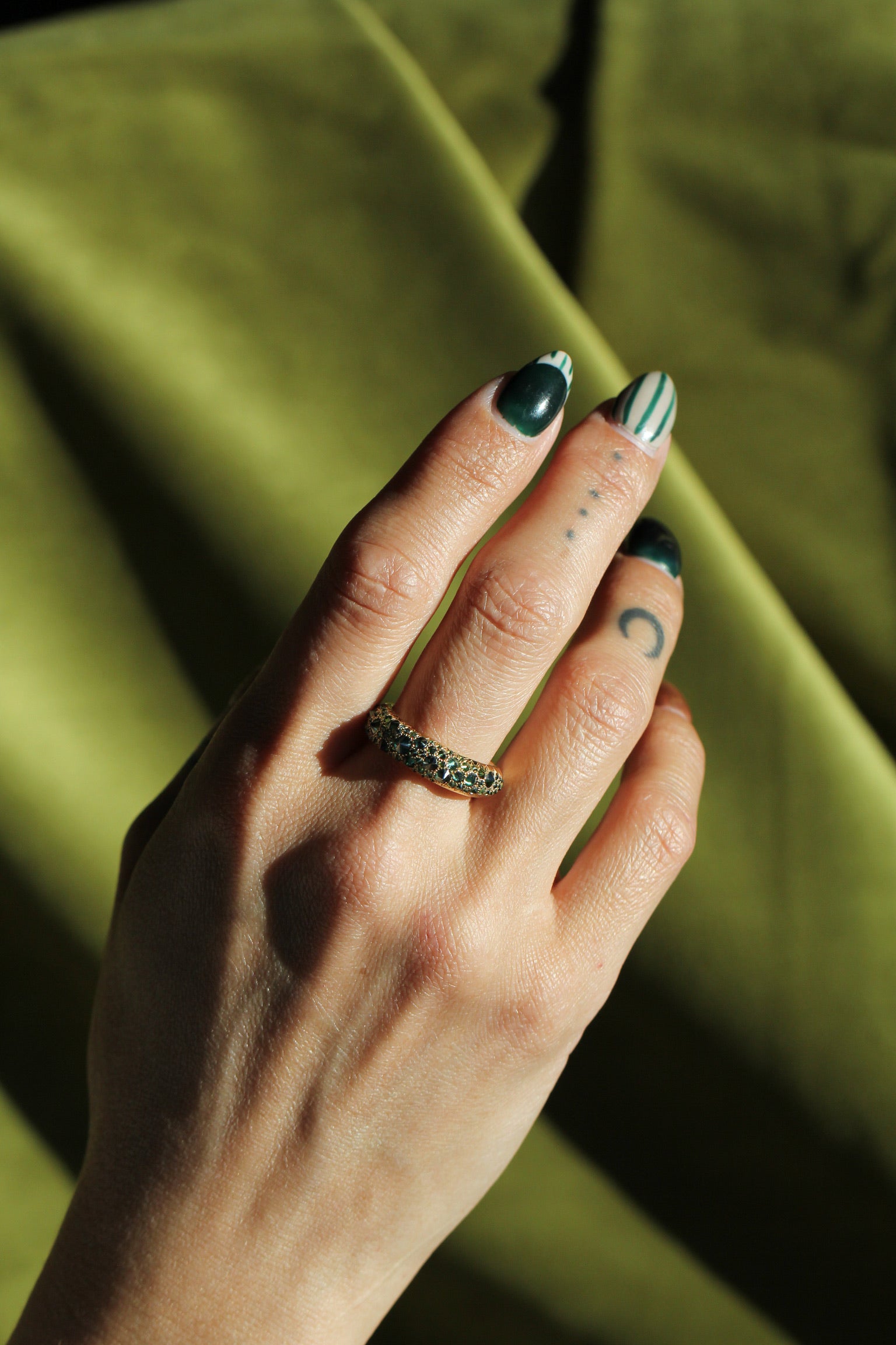 Barbed Green Diamond Duomo Ring - 18ky