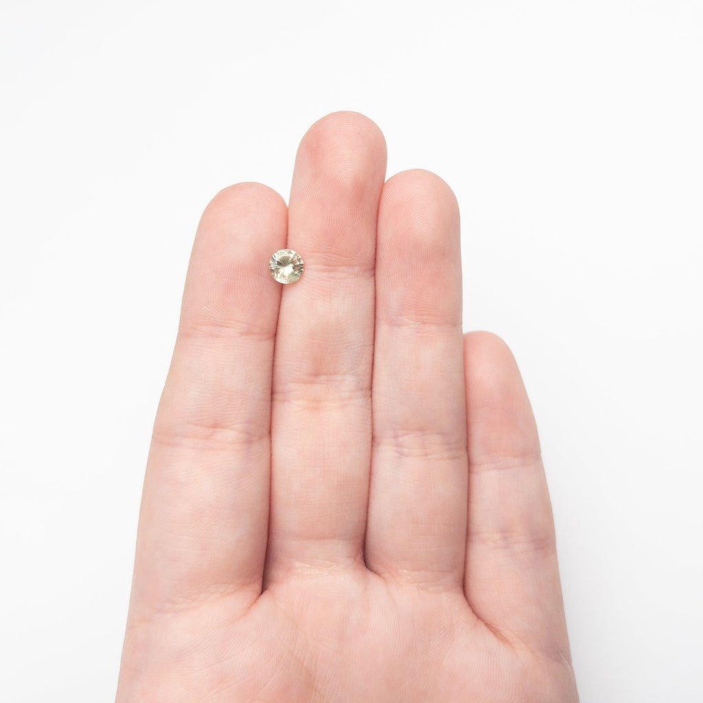 0.73ct 5.56x5.53x3.28mm Round Brilliant Sapphire 26134-18
