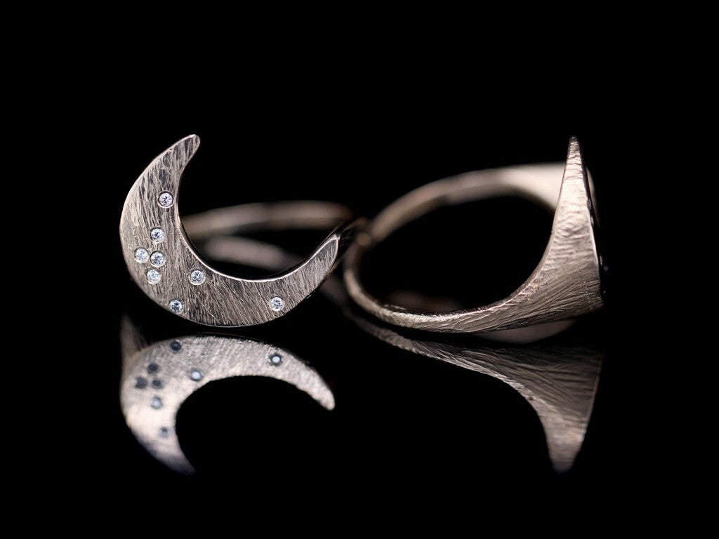 Bright Lunita Diamond Signet Ring