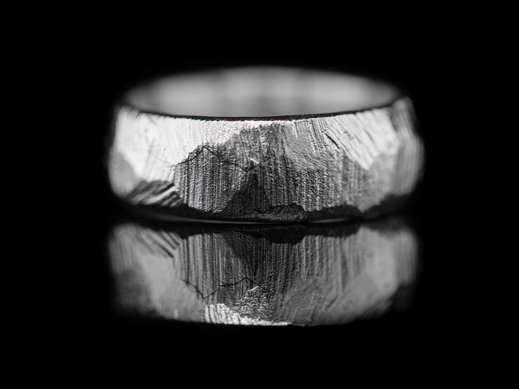 7.5 mm Platinum Hammered Band