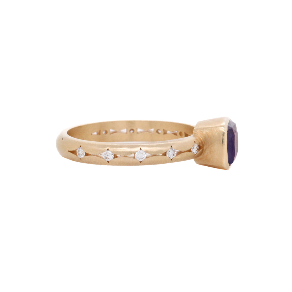 One of a kind Cushion Sapphire in 18k